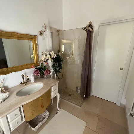 Glicine Villa *